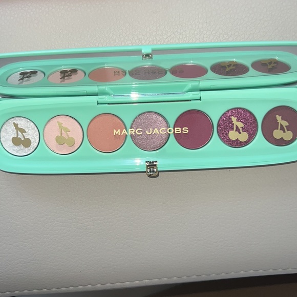Marc Jacobs Eye-Conic Palette Cherry Edition - Picture 16 of 16